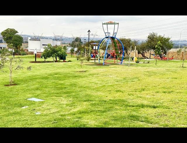 5 BEDROOM HOUSE FOR SALE IN MIDSTREAM HEIGHTS